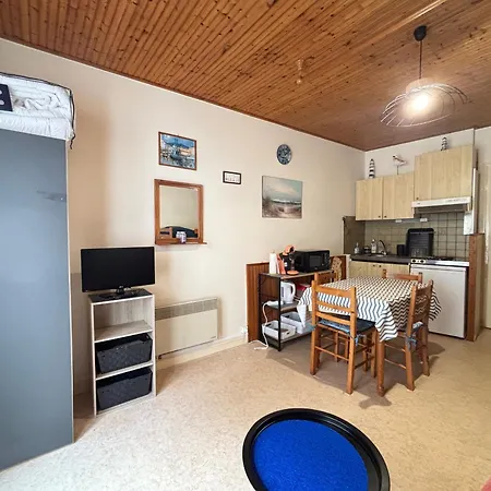 Simple A Deux Pas De La Avec Balcon - Fr-1-197-248 *