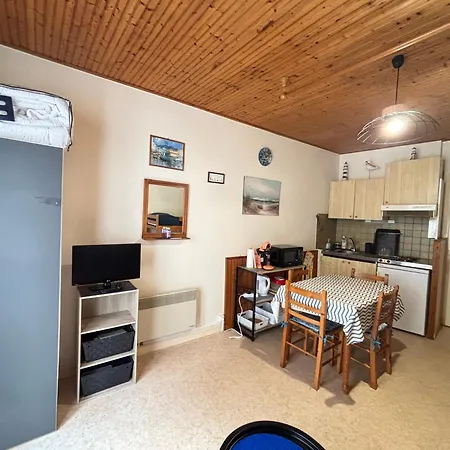 Simple A 2 Pas De La Plage, Balcon, Kitchenette - Fr-1-197-248