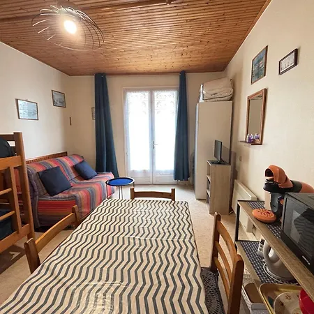 Simple A Deux Pas De La Avec Balcon - Fr-1-197-248 Апартаменты