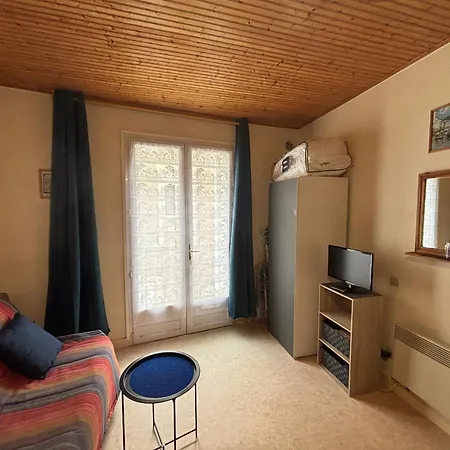 Апартаменты Simple A Deux Pas De La Avec Balcon - Fr-1-197-248 Ле-Сабль-д’Олон