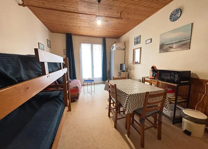 Simple A Deux Pas De La Avec Balcon - Fr-1-197-248 * Ле-Сабль-д’Олон