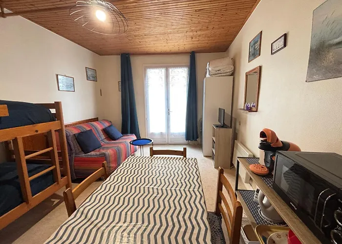 Simple A Deux Pas De La Avec Balcon - Fr-1-197-248 Апартаменты