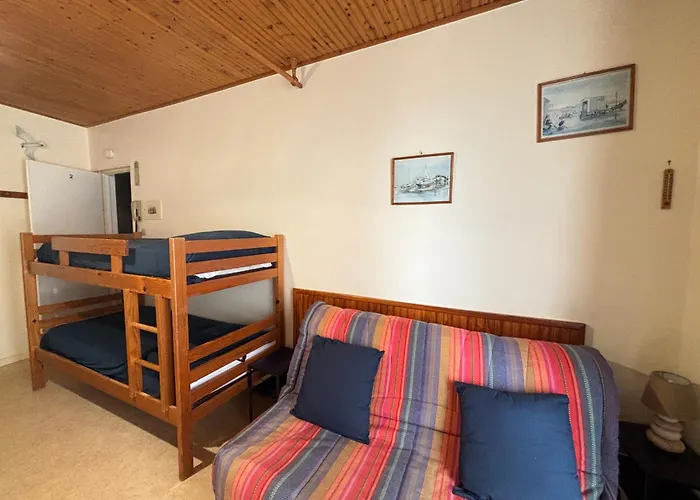 Simple A Deux Pas De La Avec Balcon - Fr-1-197-248 Апартаменты *