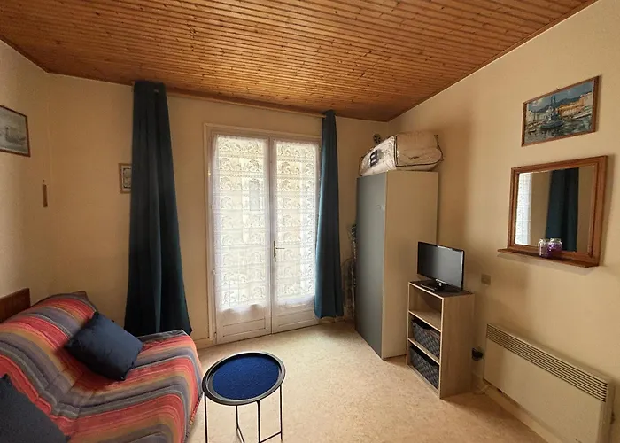 Апартаменты Simple A Deux Pas De La Avec Balcon - Fr-1-197-248 Ле-Сабль-д’Олон