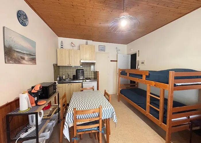 Simple A Deux Pas De La Avec Balcon - Fr-1-197-248 Ле-Сабль-д’Олон