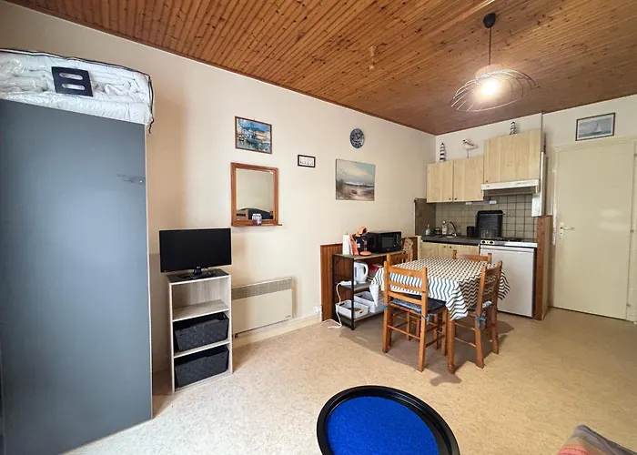 Simple A Deux Pas De La Avec Balcon - Fr-1-197-248 *